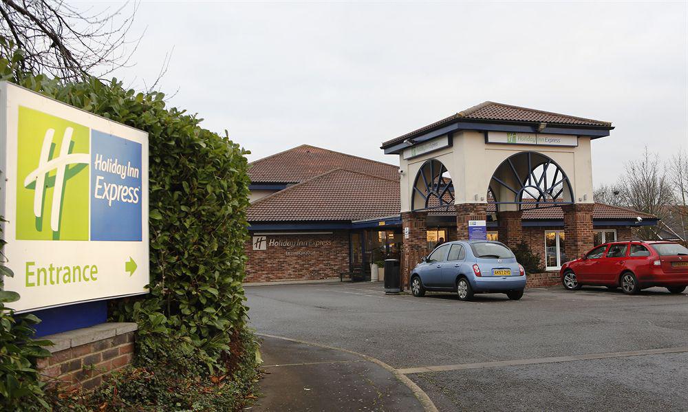 Holiday Inn Express Peterborough By Ihg Екстериор снимка