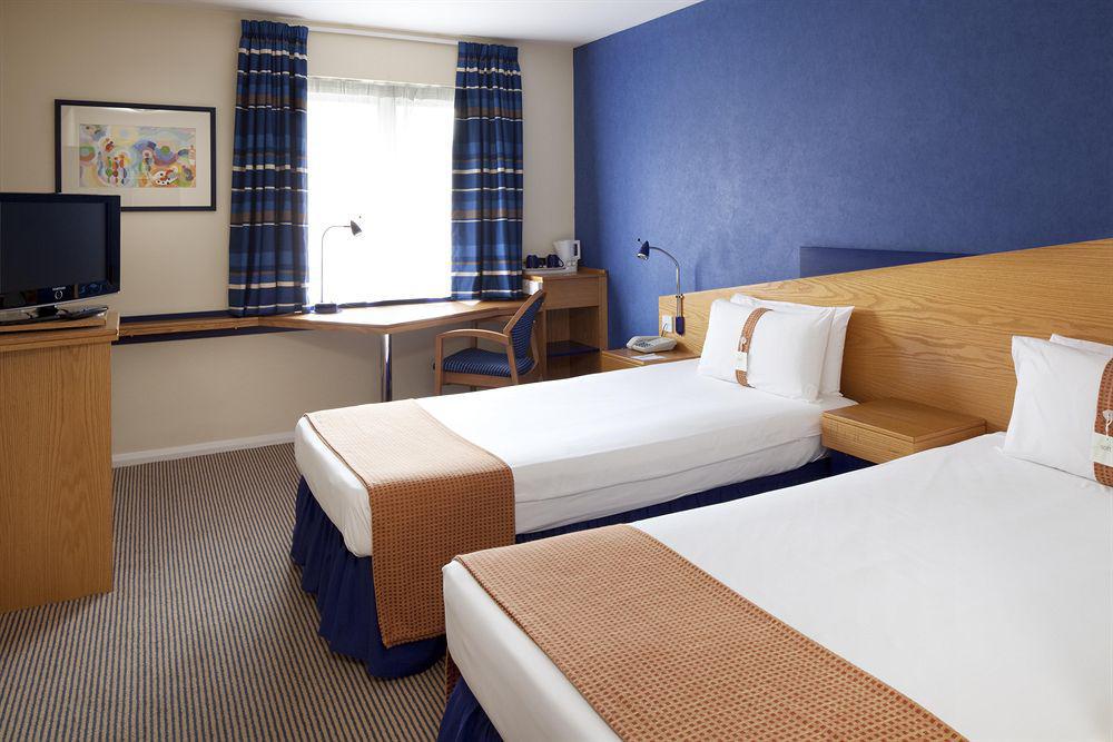 Holiday Inn Express Peterborough By Ihg Стая снимка
