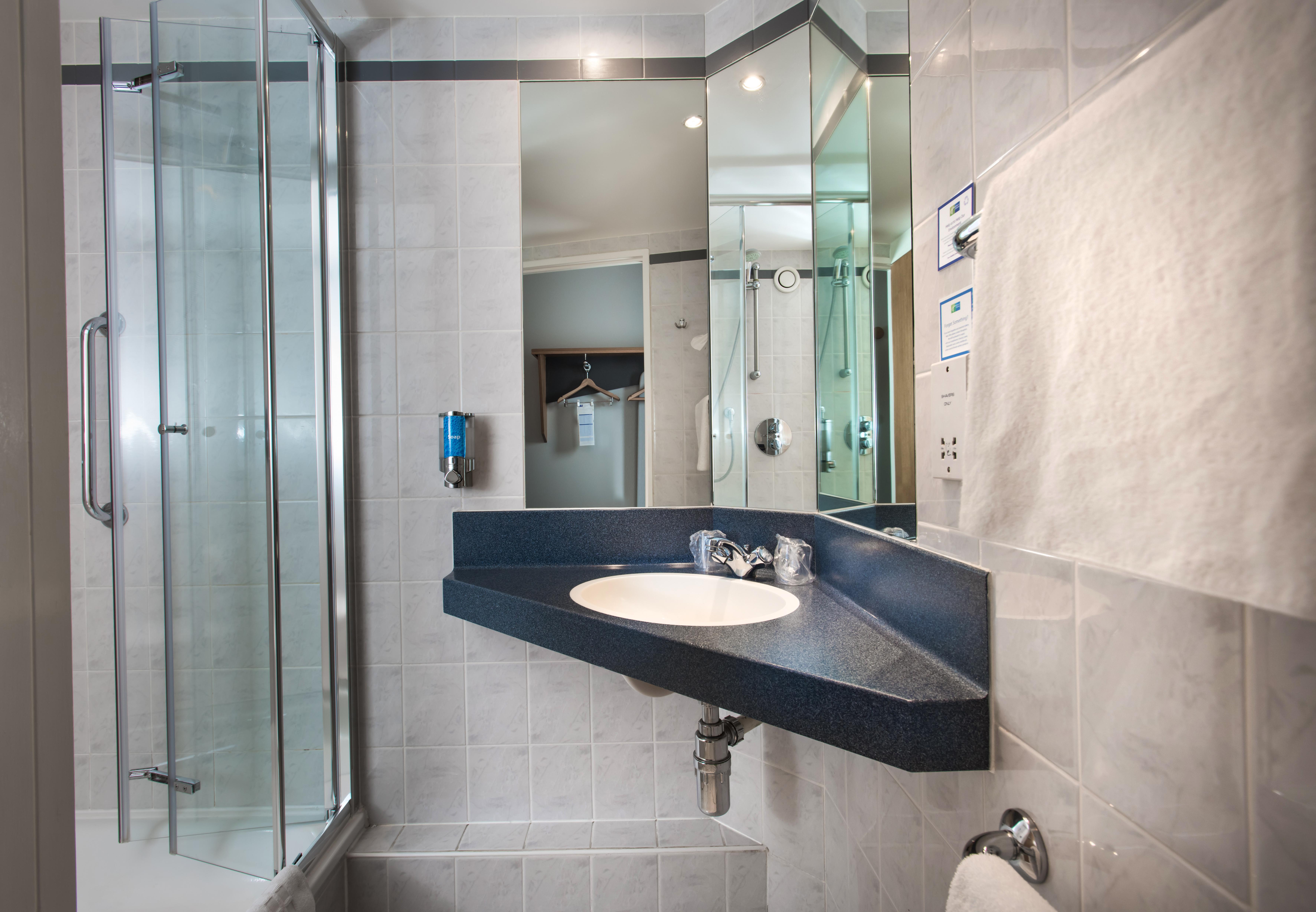 Holiday Inn Express Peterborough By Ihg Екстериор снимка