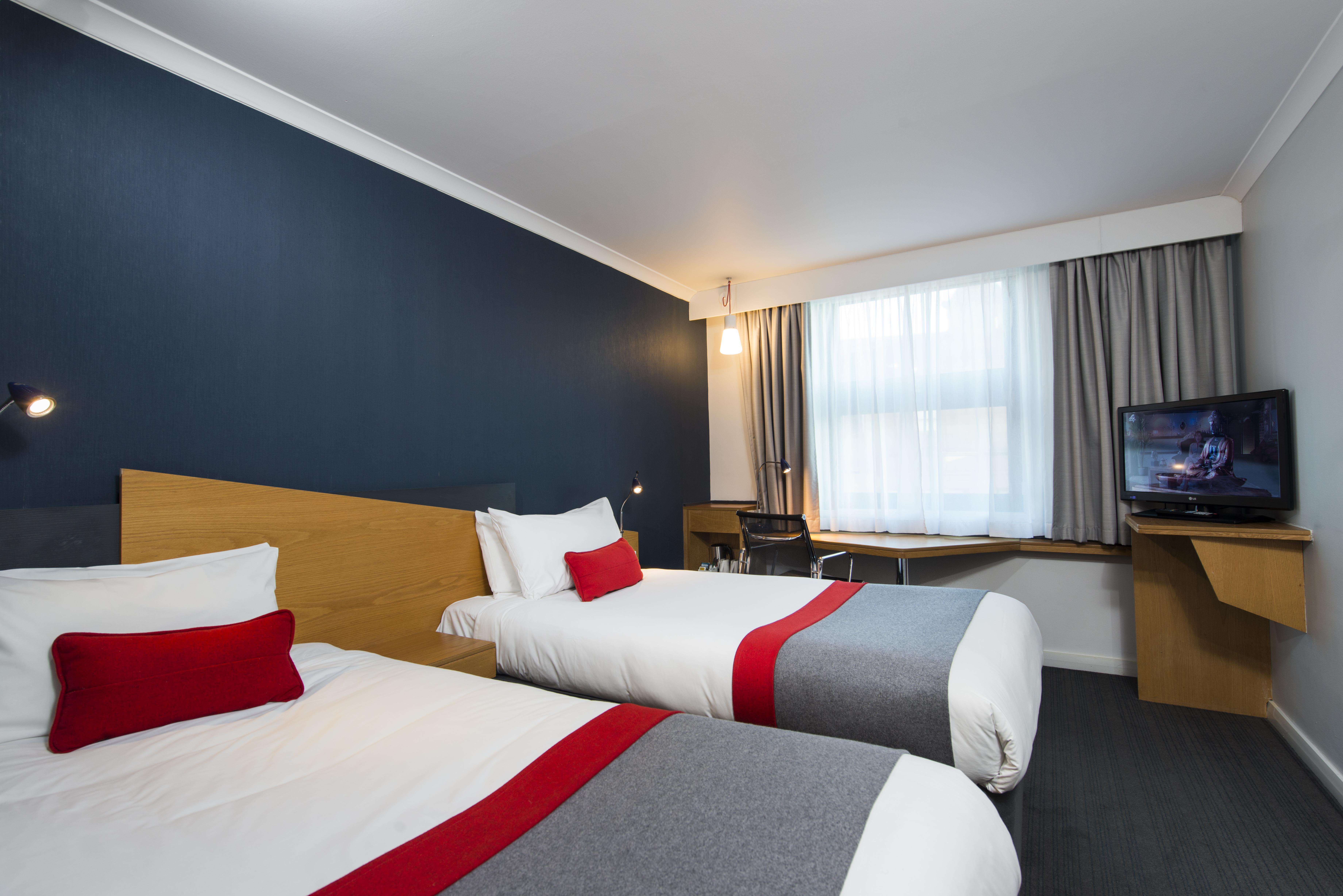 Holiday Inn Express Peterborough By Ihg Екстериор снимка