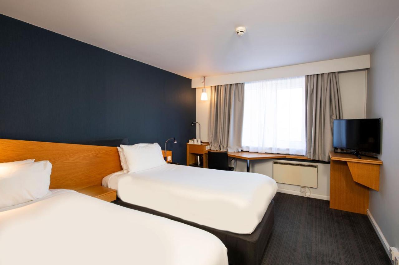 Holiday Inn Express Peterborough By Ihg Екстериор снимка