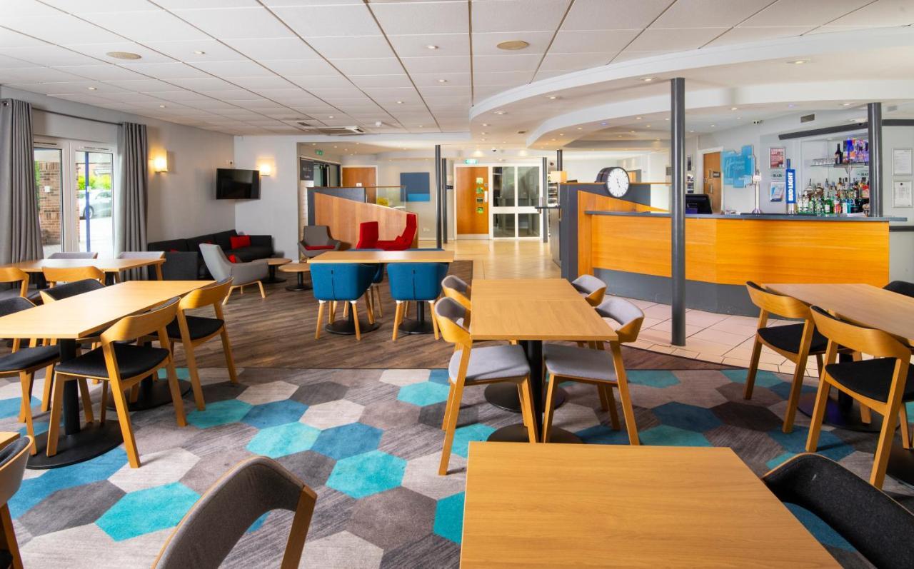 Holiday Inn Express Peterborough By Ihg Екстериор снимка