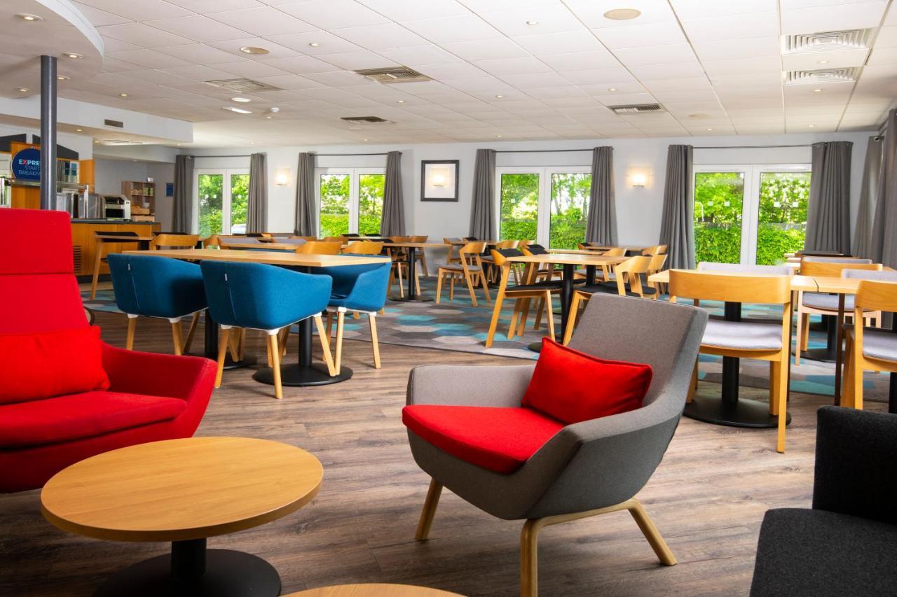 Holiday Inn Express Peterborough By Ihg Екстериор снимка