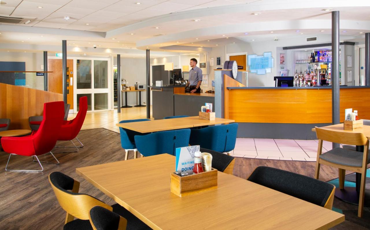 Holiday Inn Express Peterborough By Ihg Екстериор снимка