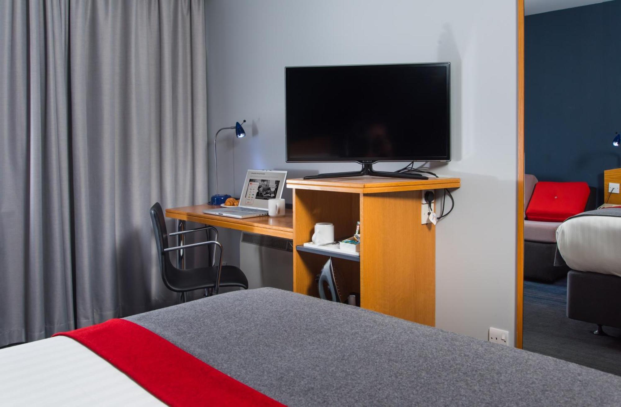 Holiday Inn Express Peterborough By Ihg Екстериор снимка