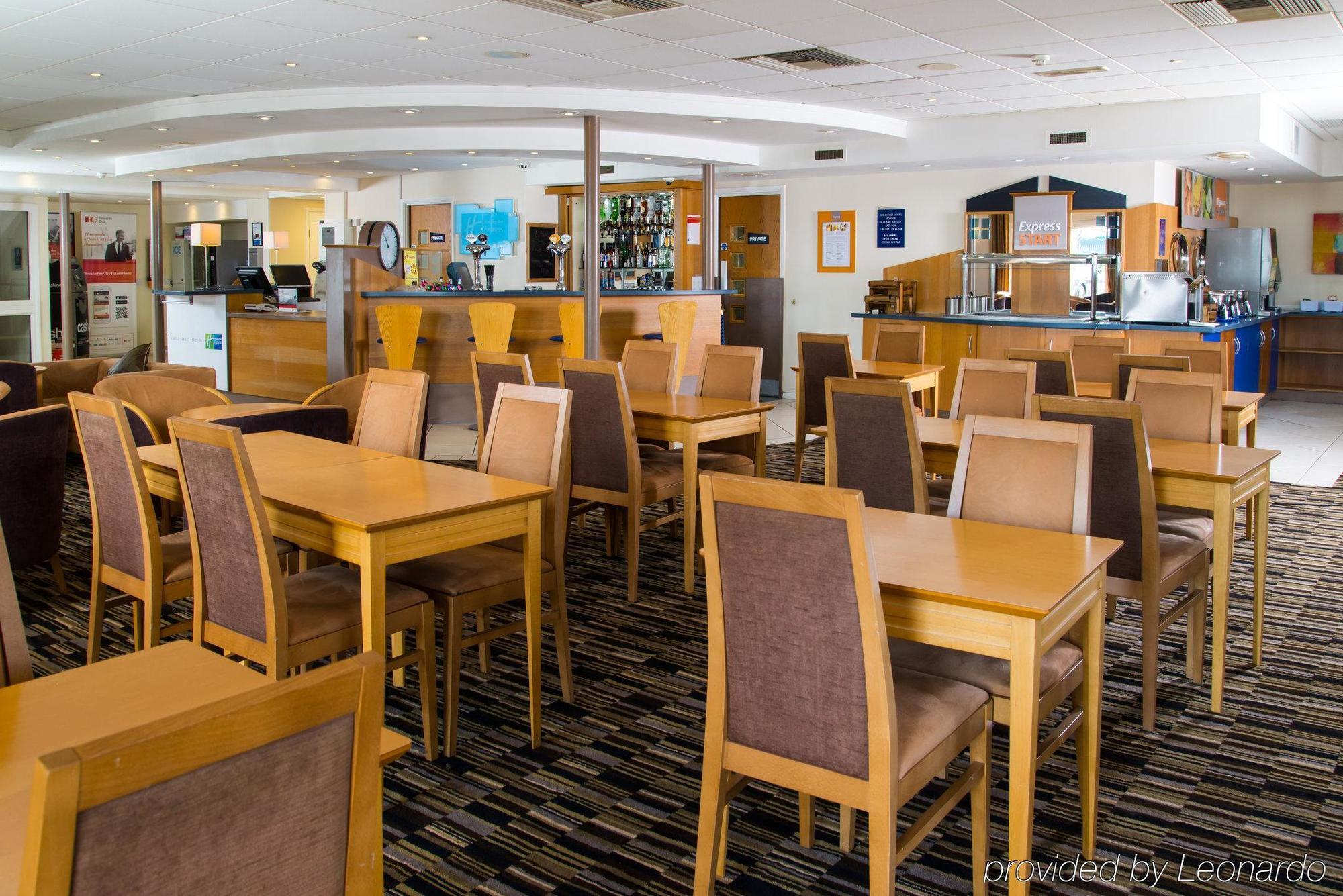 Holiday Inn Express Peterborough By Ihg Екстериор снимка