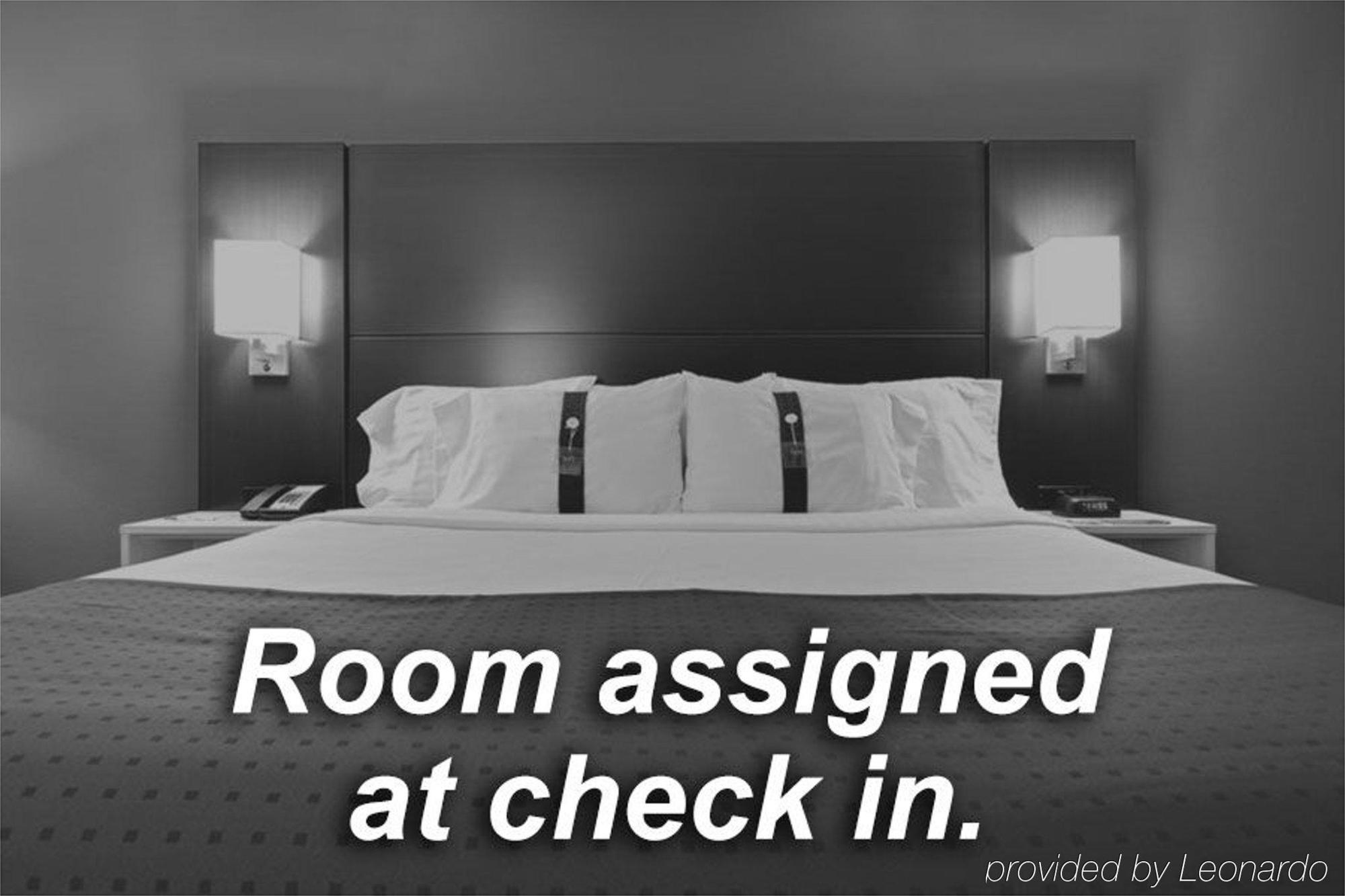 Holiday Inn Express Peterborough By Ihg Екстериор снимка