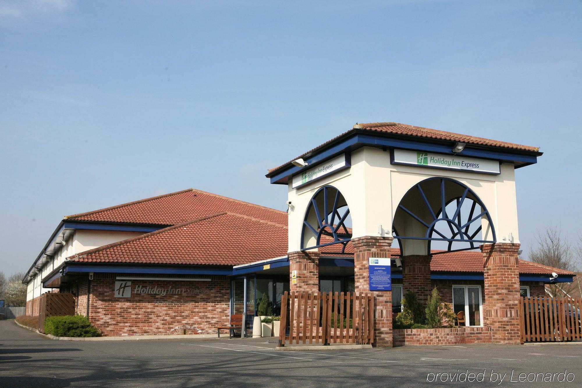 Holiday Inn Express Peterborough By Ihg Екстериор снимка