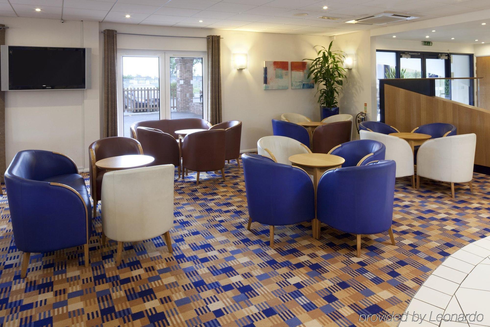 Holiday Inn Express Peterborough By Ihg Екстериор снимка