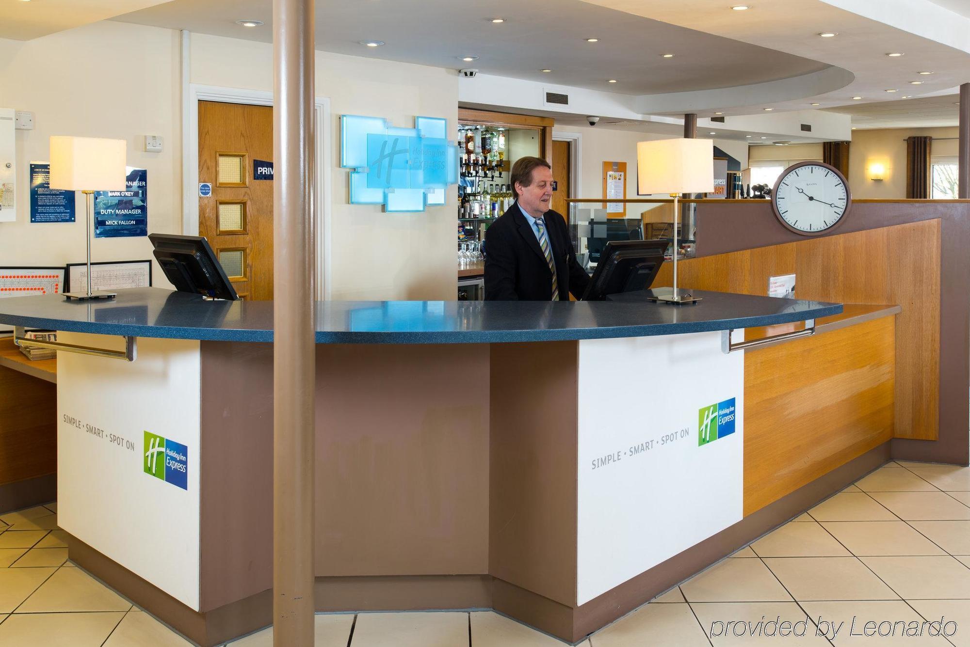 Holiday Inn Express Peterborough By Ihg Екстериор снимка