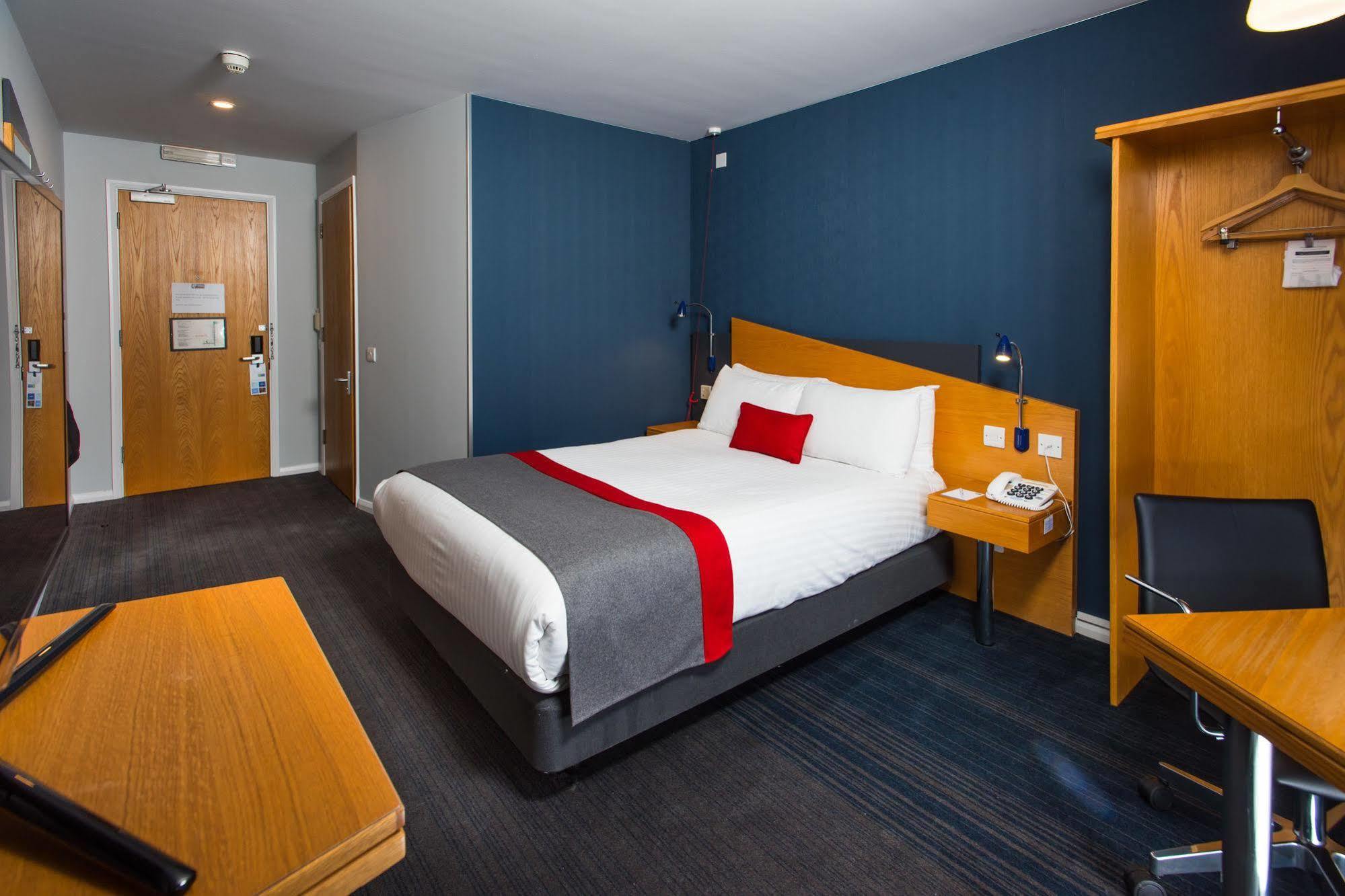 Holiday Inn Express Peterborough By Ihg Екстериор снимка
